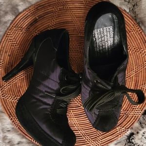 Pedro Garcia-Upscale sneeker heel says "38 1/2" USA - 6 1/2